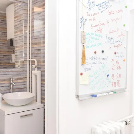 Charming In Center-excellent Location Апартаменты *