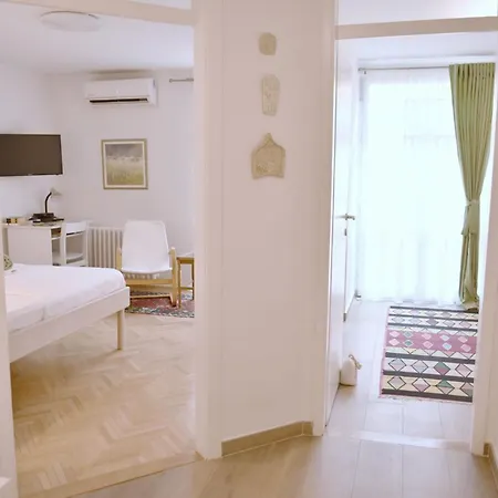 Charming In Center-excellent Location *