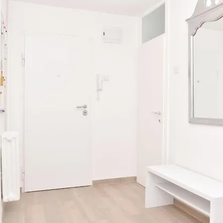 Charming In Center-excellent Location Lägenhet